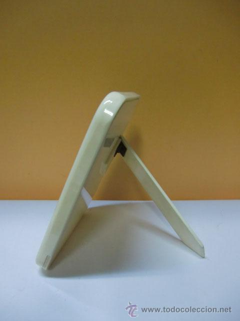 Vintage: Marco de pl&aacute;stico blanco con soporte - Foto 3
