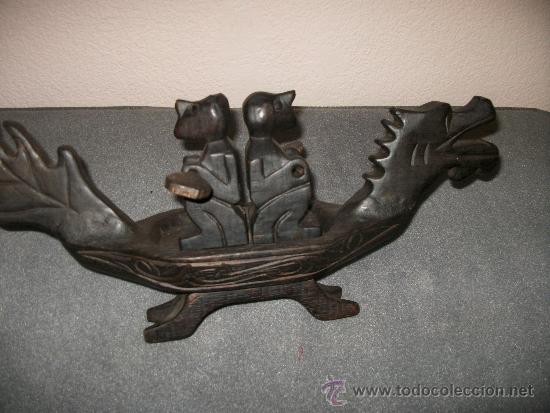 Vintage: BARCA DE MADERA TALLADA - ALTURA APROXIMADA 20 CM - LAGO 40 CM