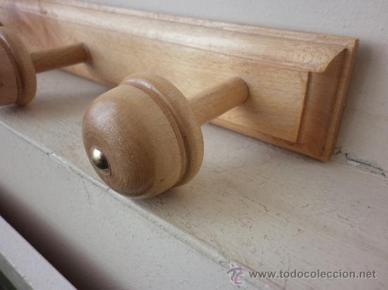 Vintage: PEQUE&Ntilde;O PERCHERO DE MADERA CON TRES PERCHAS - Foto 2