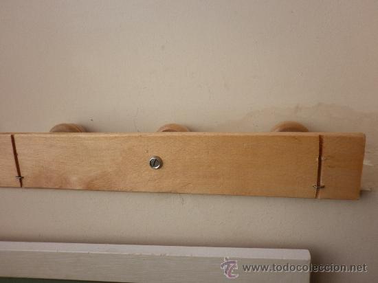 Vintage: PEQUE&Ntilde;O PERCHERO DE MADERA CON TRES PERCHAS - Foto 3