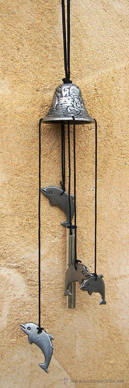 Vintage: movil de metal, campana con delfines,,