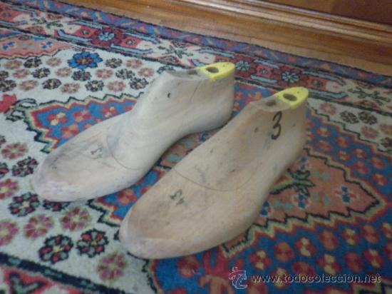 Vintage: ANTIGUA PAREJA DE HORMAS DE ZAPATO DE MADERA DE HAYA-  VICTOR