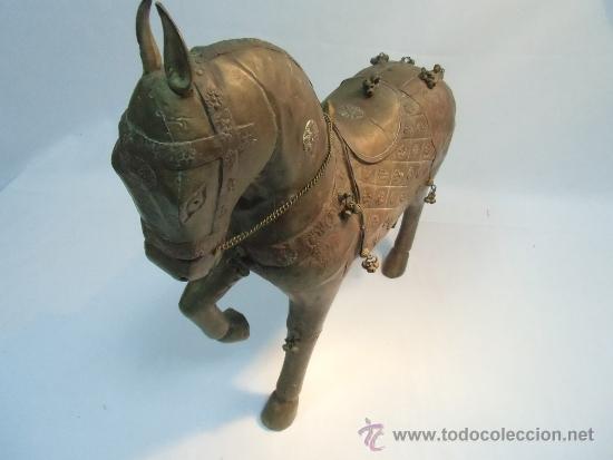 Vintage: GRAN CABALLO DE COBRE REPUJADO - Foto 2