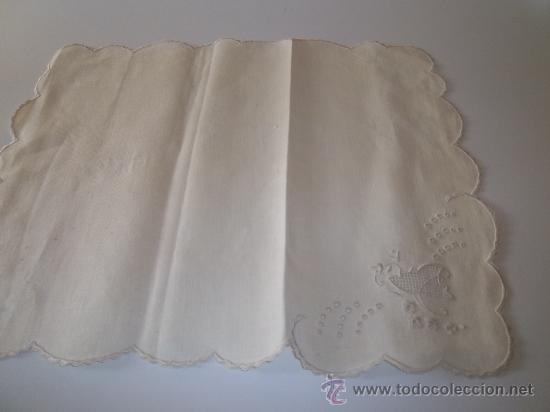 Vintage: bonito mantel individual sin servilleta bordado a maquina con feston filtire en genero de lino