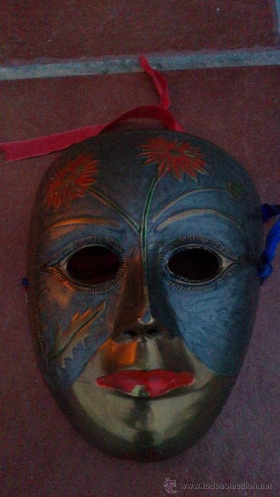 Vintage: DOS MASCARAS EN BRONCE PINTADAS - Foto 2
