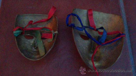 Vintage: DOS MASCARAS EN BRONCE PINTADAS - Foto 1