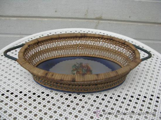 Vintage: Antiguo cesto de mimbre muy trabajado y pintado a mano, ideal decoraci&oacute;n.