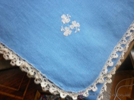 Vintage: PEQUE&Ntilde;O MANTEL AZUL BORDADO A MANO