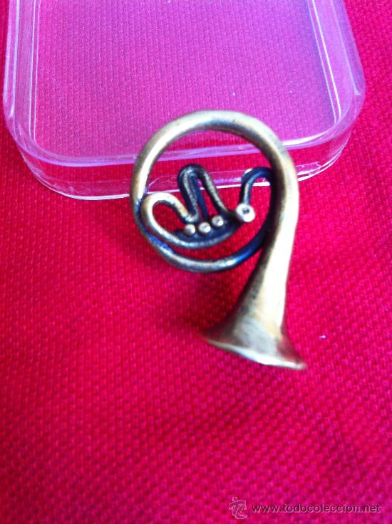 Vintage: Tromb&oacute;n de lat&oacute;n .Miniatura de 3cm. - Foto 1