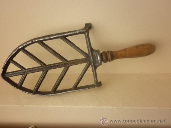 Vintage: ANTIGUO PORTA PLANCHA DE ALUMINIO Y MADERA - Foto 1