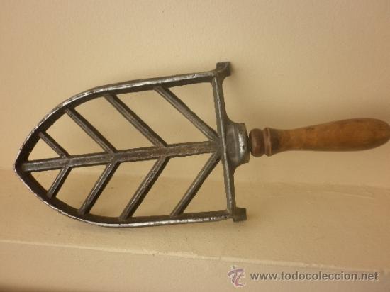 Vintage: ANTIGUO PORTA PLANCHA DE ALUMINIO Y MADERA - Foto 3