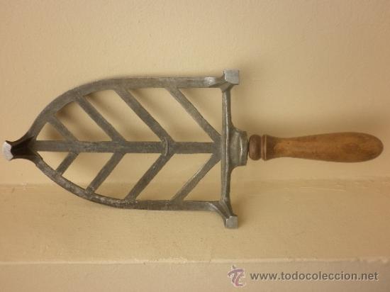 Vintage: ANTIGUO PORTA PLANCHA DE ALUMINIO Y MADERA - Foto 4
