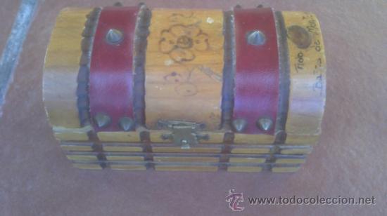 Vintage: DECORATIVO BAUL JOYERO EN MADERA.13X7X7CM.