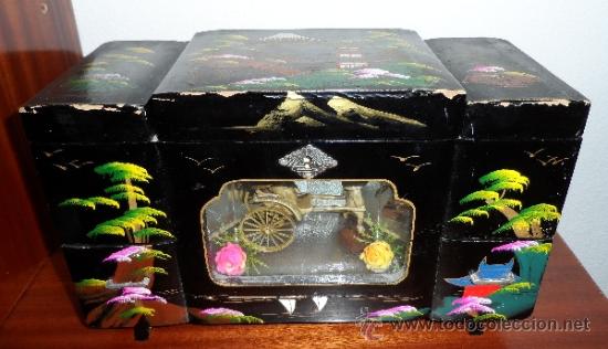 Vintage: Joyero - Caja M&uacute;sical en madera lacada con motivos japoneses