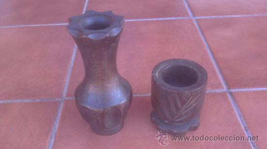 Vintage: PEQUE&Ntilde;O JARRON Y COPA EN MADERA TALLADA - Foto 1