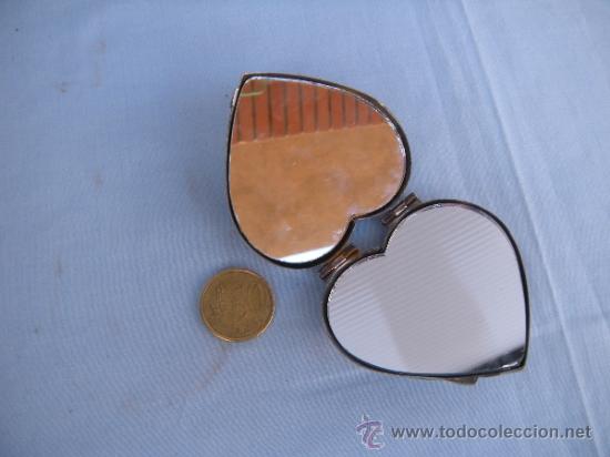 Vintage: ESPEJO DE MAQUILLAJE CON FORMA DE CORAZ&Oacute;N. - Foto 2
