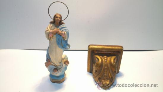 Vintage: VIRGEN CON ANGELES A SUS PIES DE ESCAYOLA CON PEANA TAMBIEN DE ESCAYOLA.