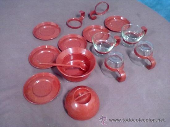 Vintage: TAZAS Y AZUCARERO PLASTICO ROJO CRISTAL VINTAGE