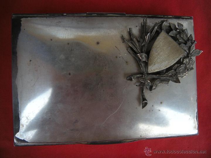 Vintage: CAJA PLATEADA CON ESCUDO. TABACO, JOYERO...
