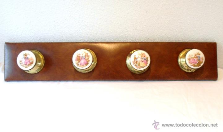 Vintage: PERCHERO DE PARED, POMOS ESCENAS ROMANTICAS - Foto 1