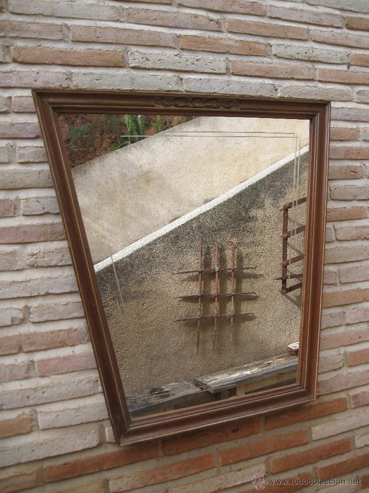 Vintage: VINTAGE - ESPEJO ANTIGUO CON MARCO DE MADERA. - Foto 2