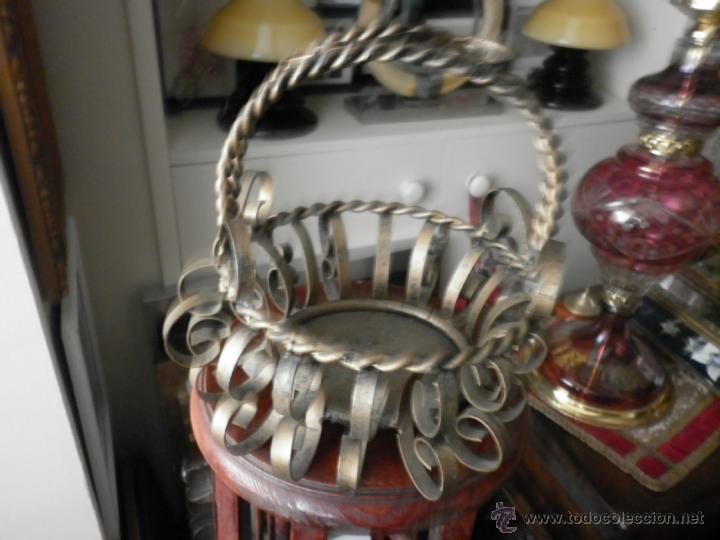 Vintage: CESTA DE FORJA DORADA DE LOS A&Ntilde;OS 60 - Foto 5