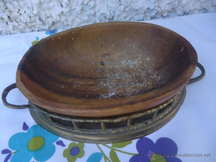 Vintage: BANDEJa DE LAT&Oacute;N INDIA CON CUENCO DE MADERA - Foto 5