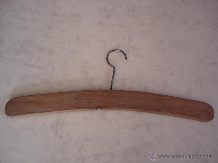 Vintage: GRUESA PERCHA DE MADERA - Foto 1