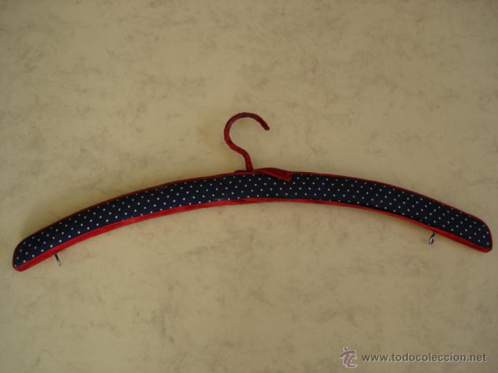 Vintage: PERCHA FORRADA CON TELA