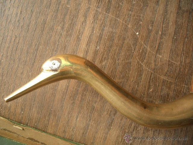 Vintage: Cig&uuml;e&ntilde;a de madera y bronce. 40cm de alto - Foto 4