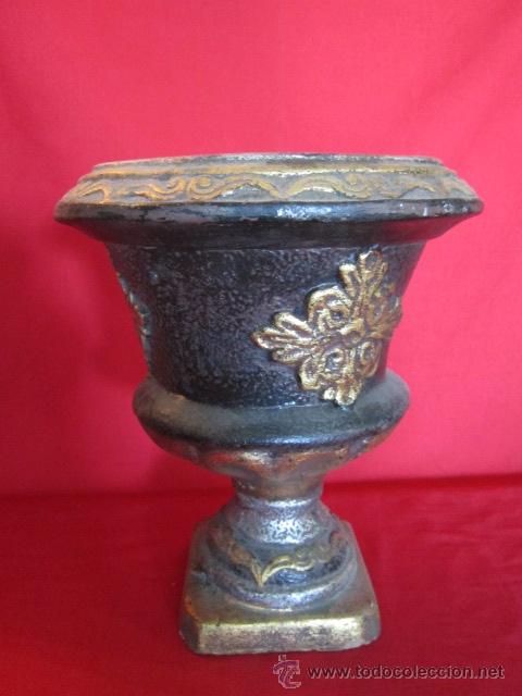 Vintage: Estupenda copa realizada en negro, dorados y plateados.