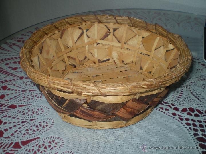 Vintage: CANASTA DE MIMBRE Y CORTEZA DE ARBOL - Foto 1
