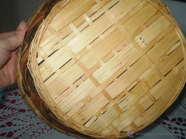 Vintage: CANASTA DE MIMBRE Y CORTEZA DE ARBOL - Foto 2
