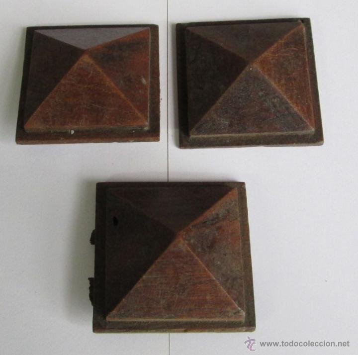 Vintage: TRES PIEZAS PARA MUEBLES - De madera forma de cono