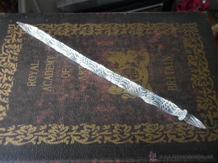 Vintage: PLUMA DE CRISTAL TRANSPARENTE REPUJADA - Foto 1