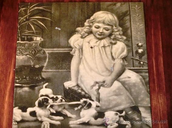 Vintage: CUADRO DE MADERA CON L&Aacute;MINA PEGADA. NI&Ntilde;A CON PERROS.