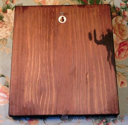 Vintage: CUADRO DE MADERA CON L&Aacute;MINA PEGADA. NI&Ntilde;A CON PERROS. - Foto 5