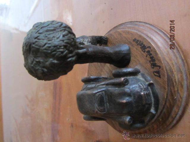 Vintage: bonita figura muy decorativa  en bronce. Unos 12 cms