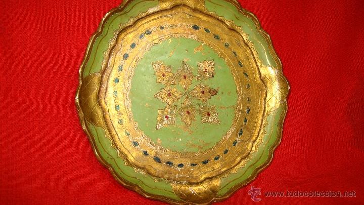 Vintage: PLATO DE MADERA ESTUCADO Y POLICROMADO EN ORO - Foto 1