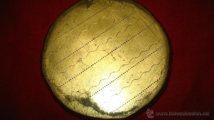 Vintage: PLATO DE MADERA ESTUCADO Y POLICROMADO EN ORO - Foto 4