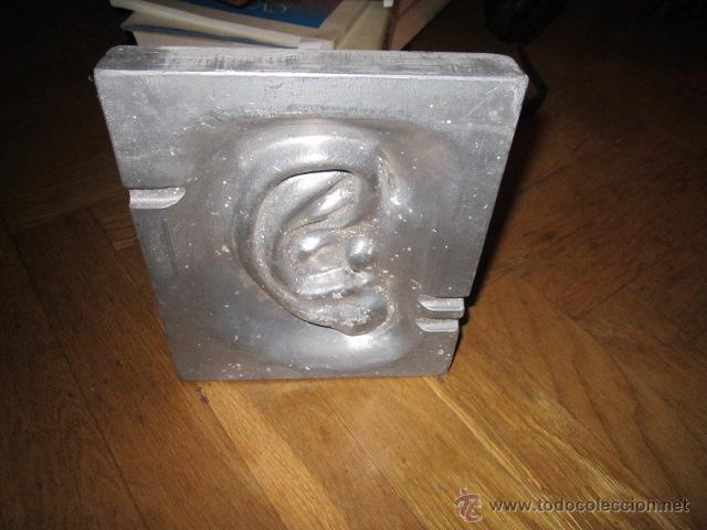 Vintage: Oreja,original  cenicero de aluminio medida 19 x 15,5 cm, peso 1 kilo aprox.