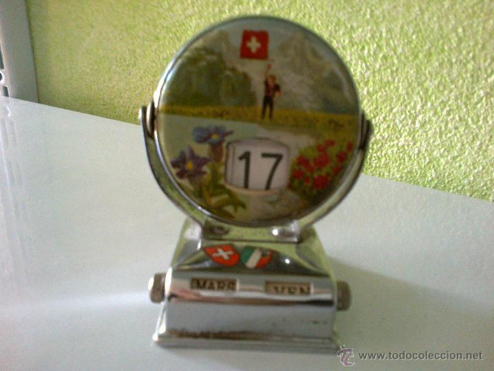 Vintage: peque&ntilde;o calendario de mesa antiguo ( mas 4 euros gastos envio ) le falta la tapa trasera,ver fotos