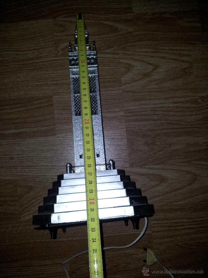 Vintage: GIRALDA DE SEVILLA DE PL&Aacute;STICO PLATEADA SIN LUZ, A&Ntilde;OS 70 SOUVENIR SEVILLA