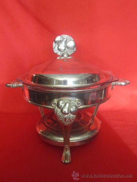 Vintage: Fondie realizada en metal plateado con adorno de frutas. En muy buen estado.