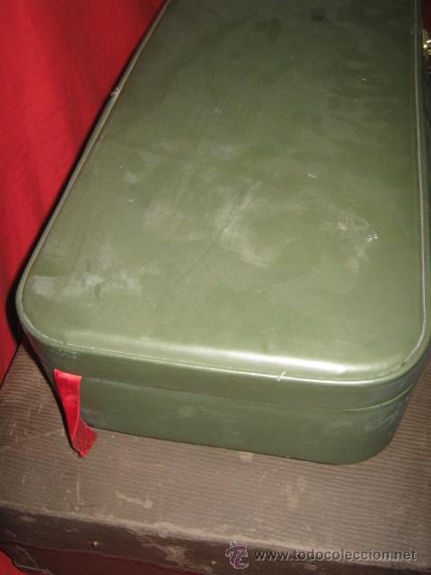 Vintage: Maleta forrada en scay verde. - Foto 2