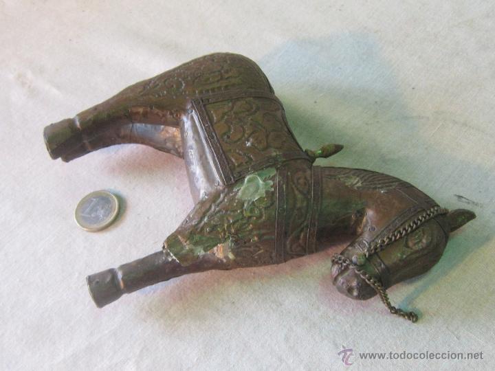 Vintage: CABALLO EN MADERA Y LATON - Foto 2