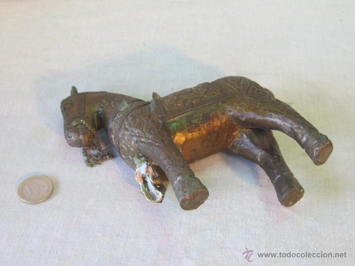 Vintage: CABALLO EN MADERA Y LATON - Foto 3