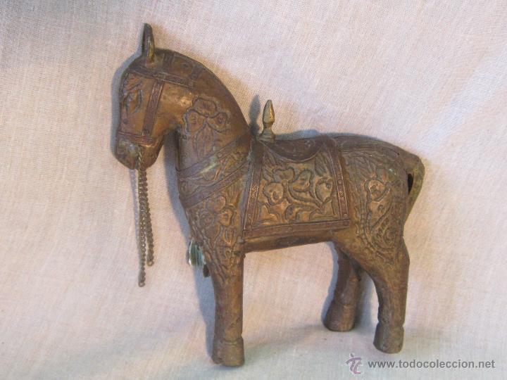 Vintage: CABALLO EN MADERA Y LATON - Foto 4
