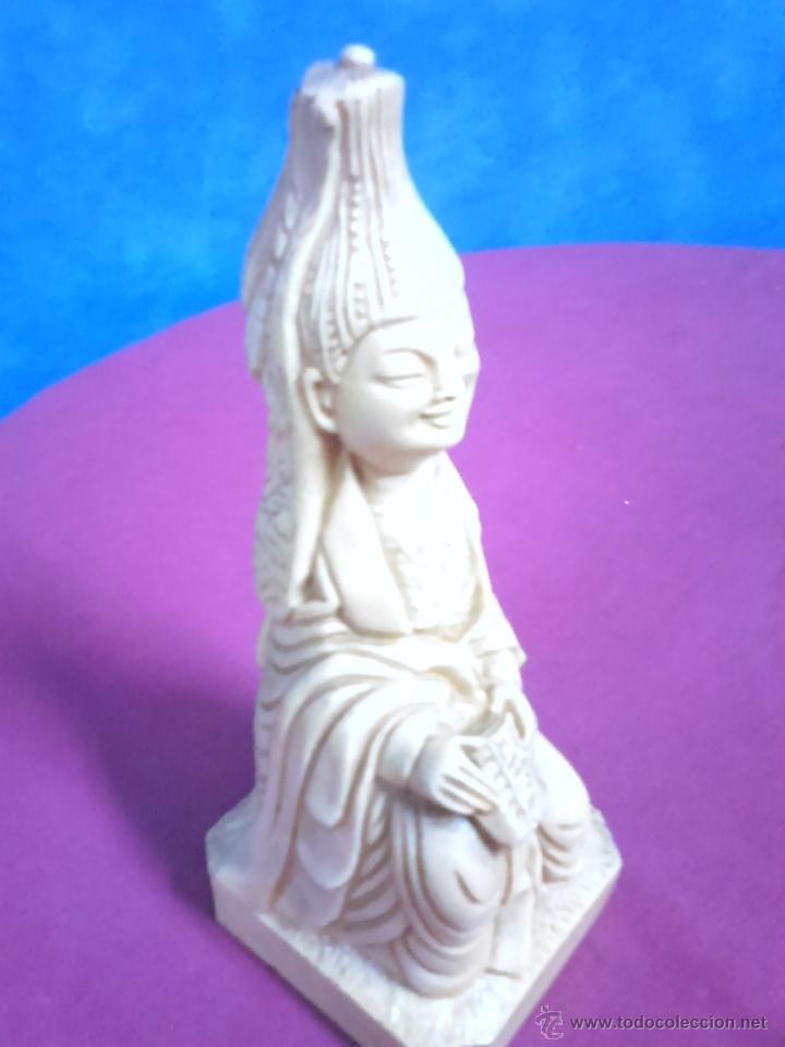 Vintage: SONRIENTE FIGURA RESINA BUDA COLOR HUESO