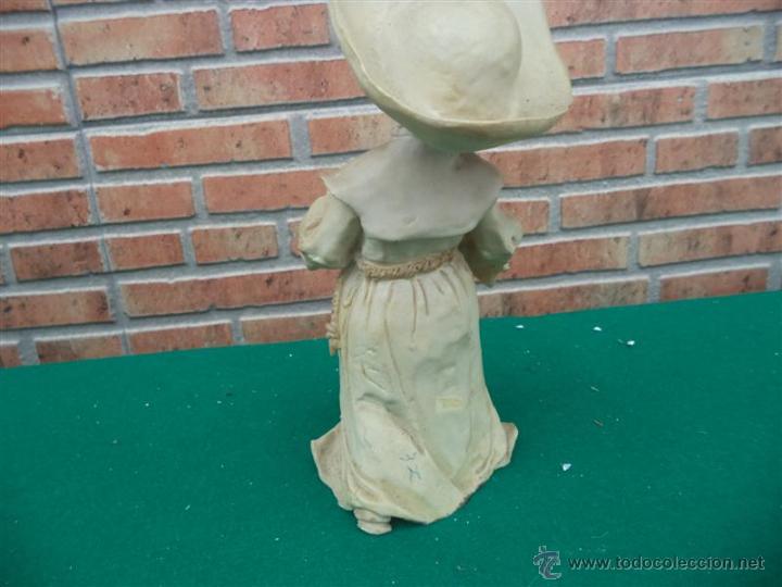 Vintage: figura de resina firmada - Foto 2